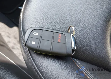 2021 Jeep Compass Latitude Fwd z USA, uszkodzony, nr VIN 3C4NJCBB0MT604725